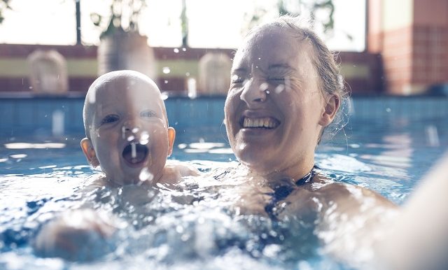 5 raisons d’aller nager à la piscine publique