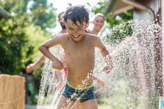 8 jeux d’eau maison à fabriquer facilement