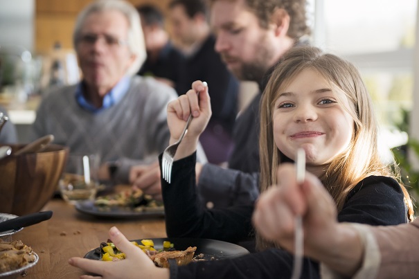 Manger en famille : 6 avantages surprenants
