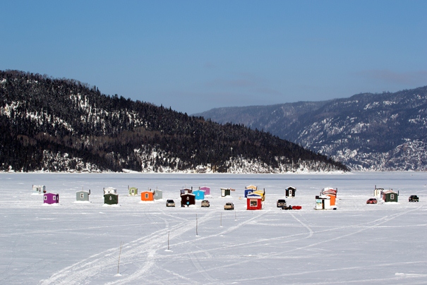Pêche sur glace : taquinez le poisson en famille!