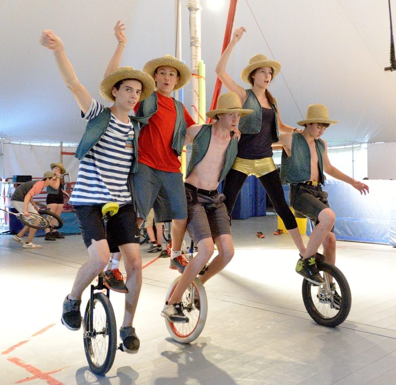 Un camp de vacances au cirque