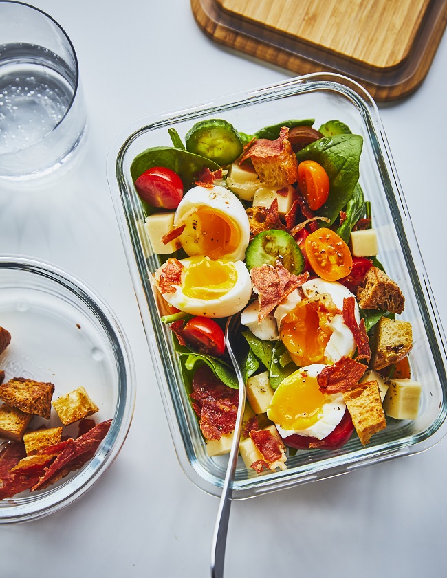 Salade d’épinards aux œufs mollets