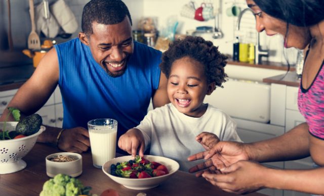 phrases à dire pour aider les enfants à manger