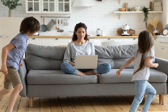 Parents, comment survivre au confinement? Les 10 conseils d’une psychoéducatrice