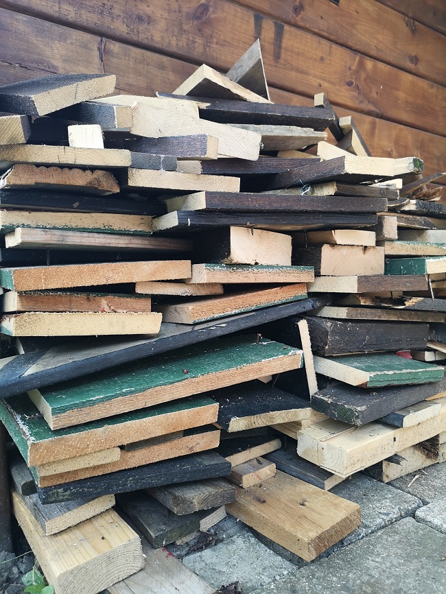 pile de bouts de bois