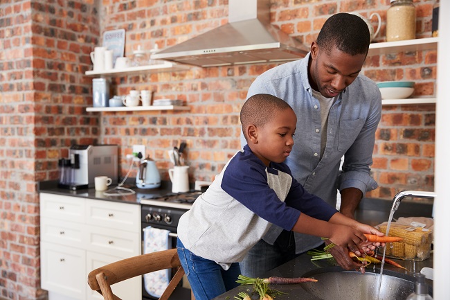 Comment être un bon modèle alimentaire pour son enfant