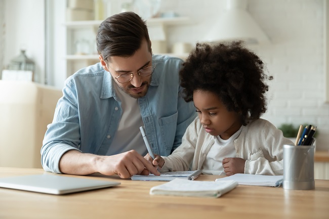 Stress et examens: des trucs pour aider son enfant à passer au travers