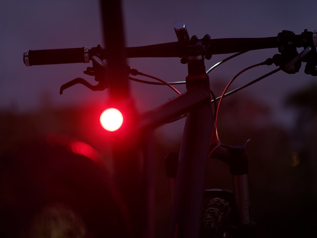 4 trucs pour être visible à vélo le soir et la nuit
