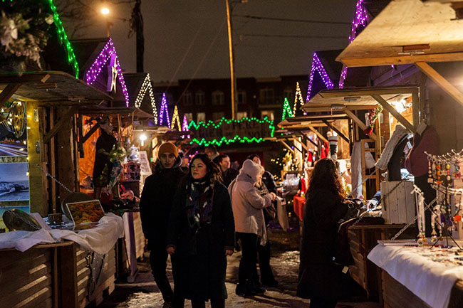 gens marché de noël montréal