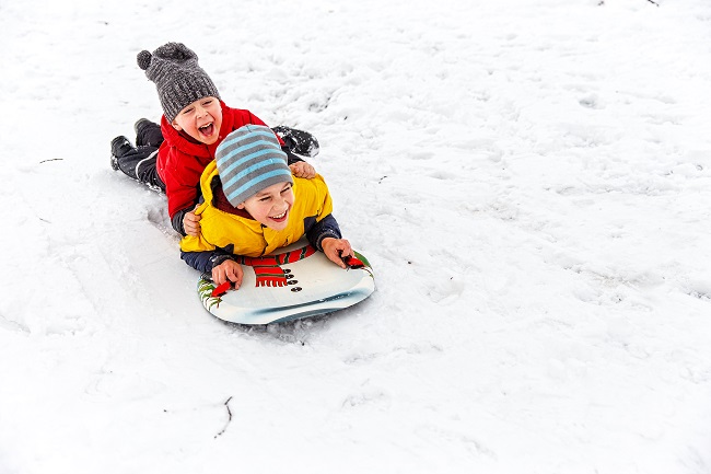 6 projets à construire (ou installer) pour profiter de la cour en famille cet hiver