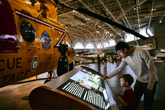 pere fils musee aviation