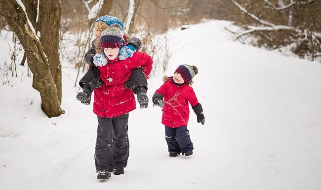 astuces-pour-se-rechauffer-en-jouant-dehors-lhiver-vifa-magazine
