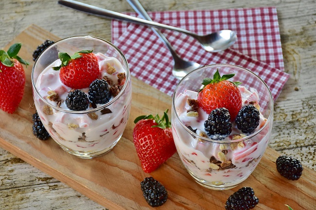 parfait au petits fruits, fraises, blueuts et framboises