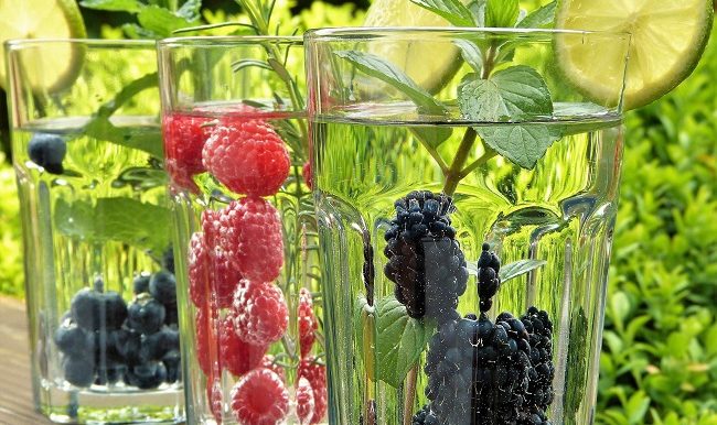 eau aromatisée-aux-framboises et mures