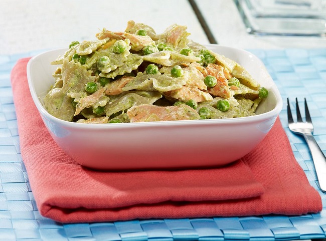 recette_salade-de-farfalles-cremeuse-au-pesto-et-a-la-truite-saumonee