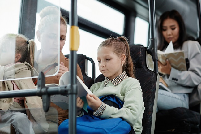 Laisser son enfant prendre les transports en commun: à quel âge?