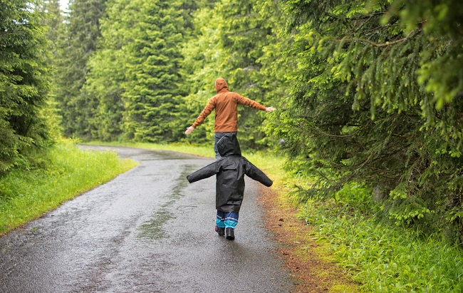 4 conseils pour randonner sous la pluie