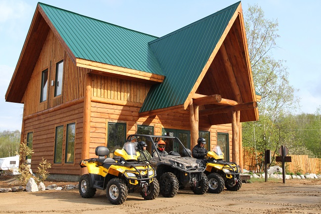 Chalet en bois rond, Véhicule tout-terrain