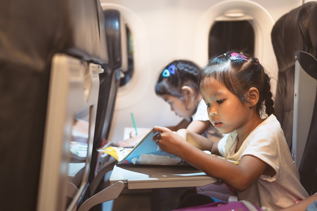 Voyage en famille: kit de survie pour l’avion et le séjour