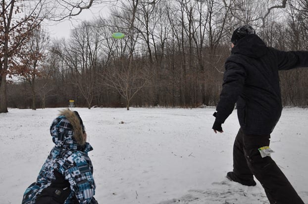 jouer au disc golf comme activite pour une fête d'enfant